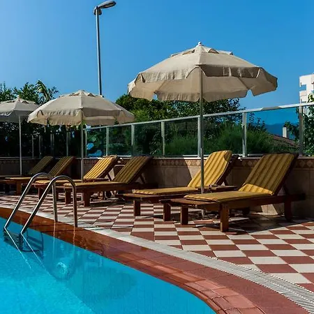 Ketenci Center Hotell 4*