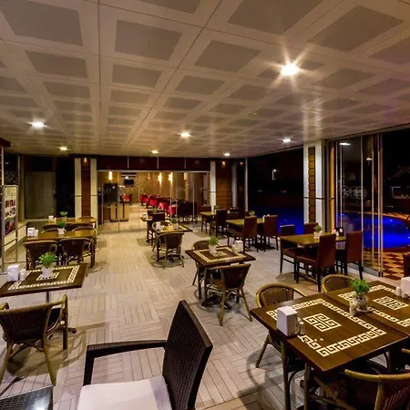 Ketenci Center Hotell 4*